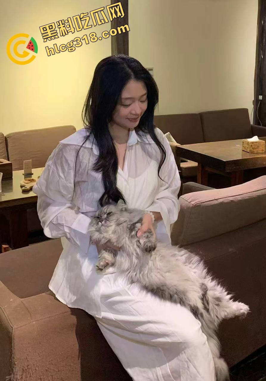 石家庄母狗『钱倪』请命为爸爸出战，全裸戴链跪街上完成主人任务，把电动车光头哥看得差点射裤子！-1