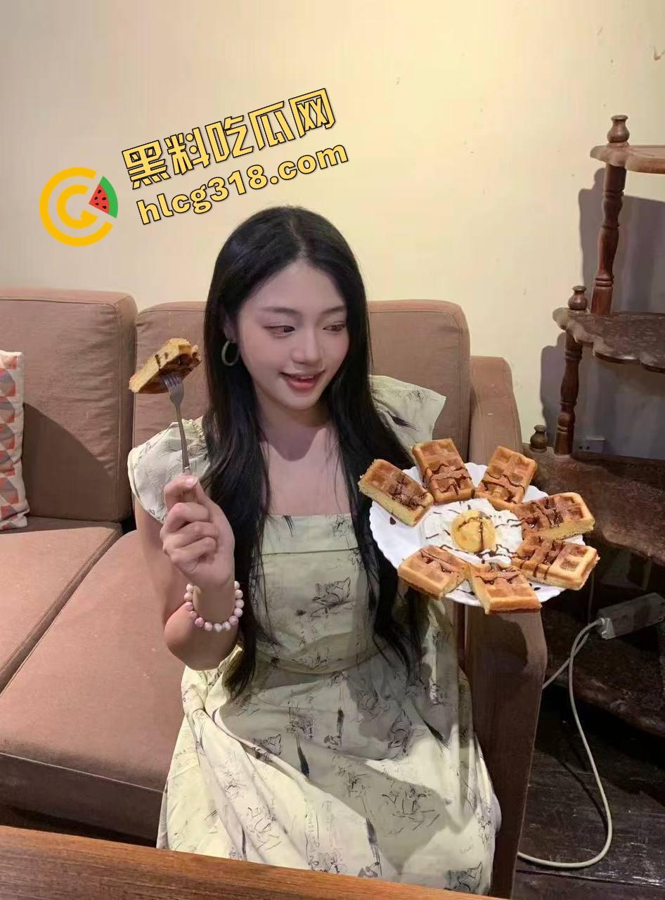 石家庄母狗『钱倪』请命为爸爸出战，全裸戴链跪街上完成主人任务，把电动车光头哥看得差点射裤子！-3