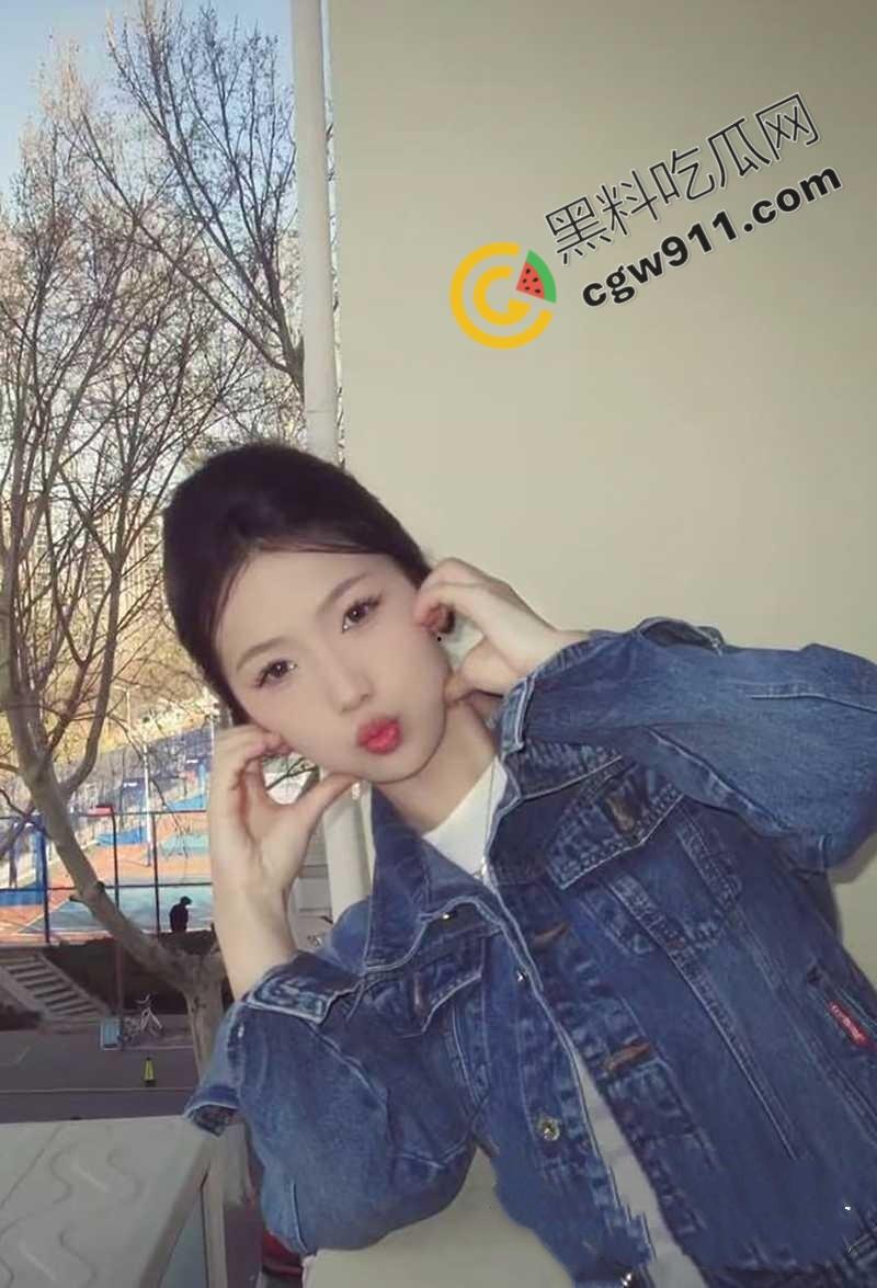 杭州00后小仙女【张倩文】私拍泄密流出，童颜巨乳大水逼，穿开档黑丝翘臀挨操，极品淫娃-2