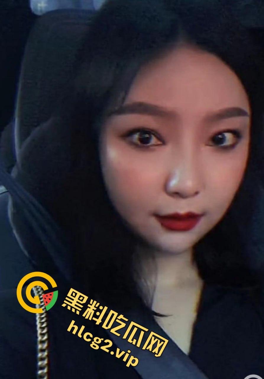 抖音19岁女主播『Candy』与榜一大哥1v1裸聊自慰视频曝光!揉搓美乳小穴!-3