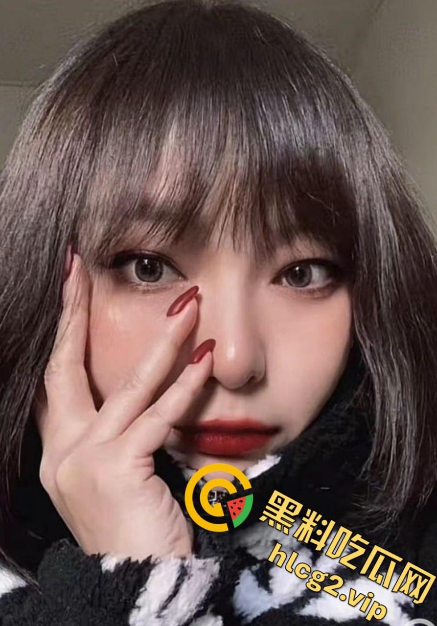 抖音19岁女主播『Candy』与榜一大哥1v1裸聊自慰视频曝光!揉搓美乳小穴!-4