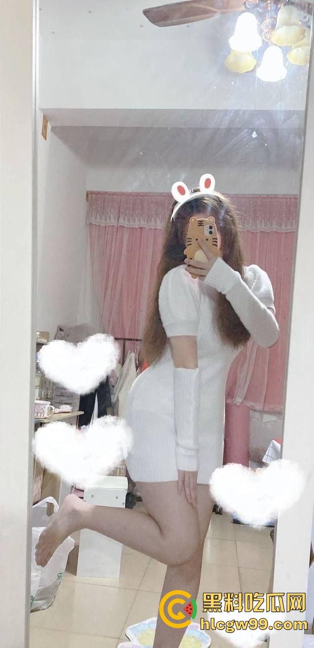 过年约炮杭州女大【孙倩倩】高冷皮囊下藏着欠操样，长毛衣底下啥都没穿，粉嫩骚逼湿成狗，跪着求肏被捅穿！-1