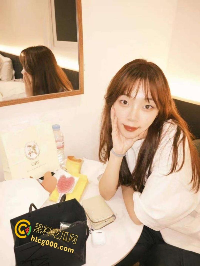 韩国中央大学留学生【宋芊雅】，给男友发扣逼视频解馋，粉嫩蜜穴汁水横流，勾引男友后入爆操 ！-6