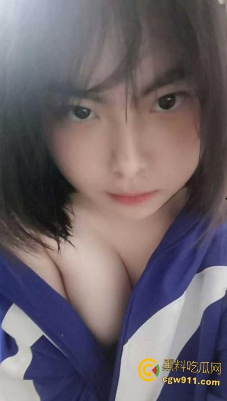 湖南常德清纯学生妹【于淑雅】，独居在家寂寞自慰，D罩杯逆天巨乳口交假阳具，跳蛋自慰骚穴淫水四溢！-4