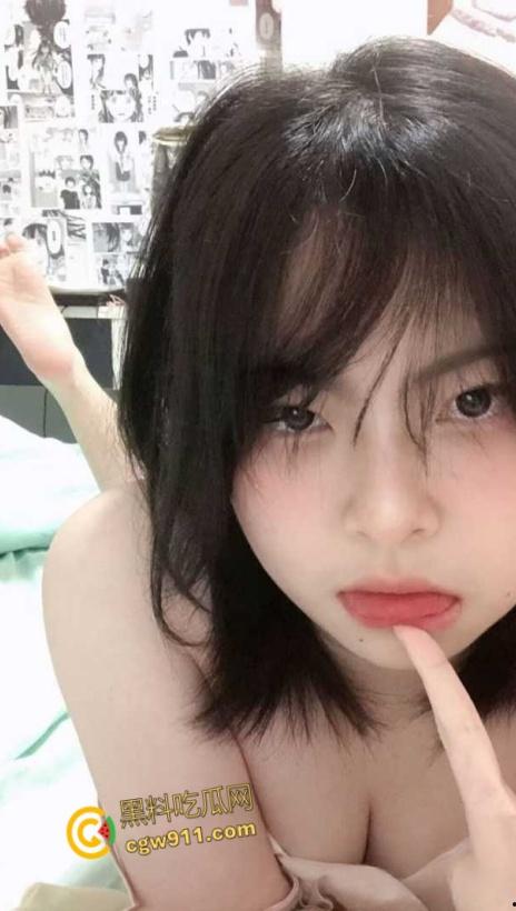 湖南常德清纯学生妹【于淑雅】，独居在家寂寞自慰，D罩杯逆天巨乳口交假阳具，跳蛋自慰骚穴淫水四溢！-6