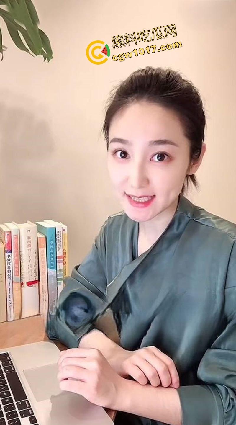 抖音热搜!湖南卫视主持人【陈慧】不雅私拍被爆,镜头端庄主持人,床上M开腿求操,全程露脸真看不出来啊!-7