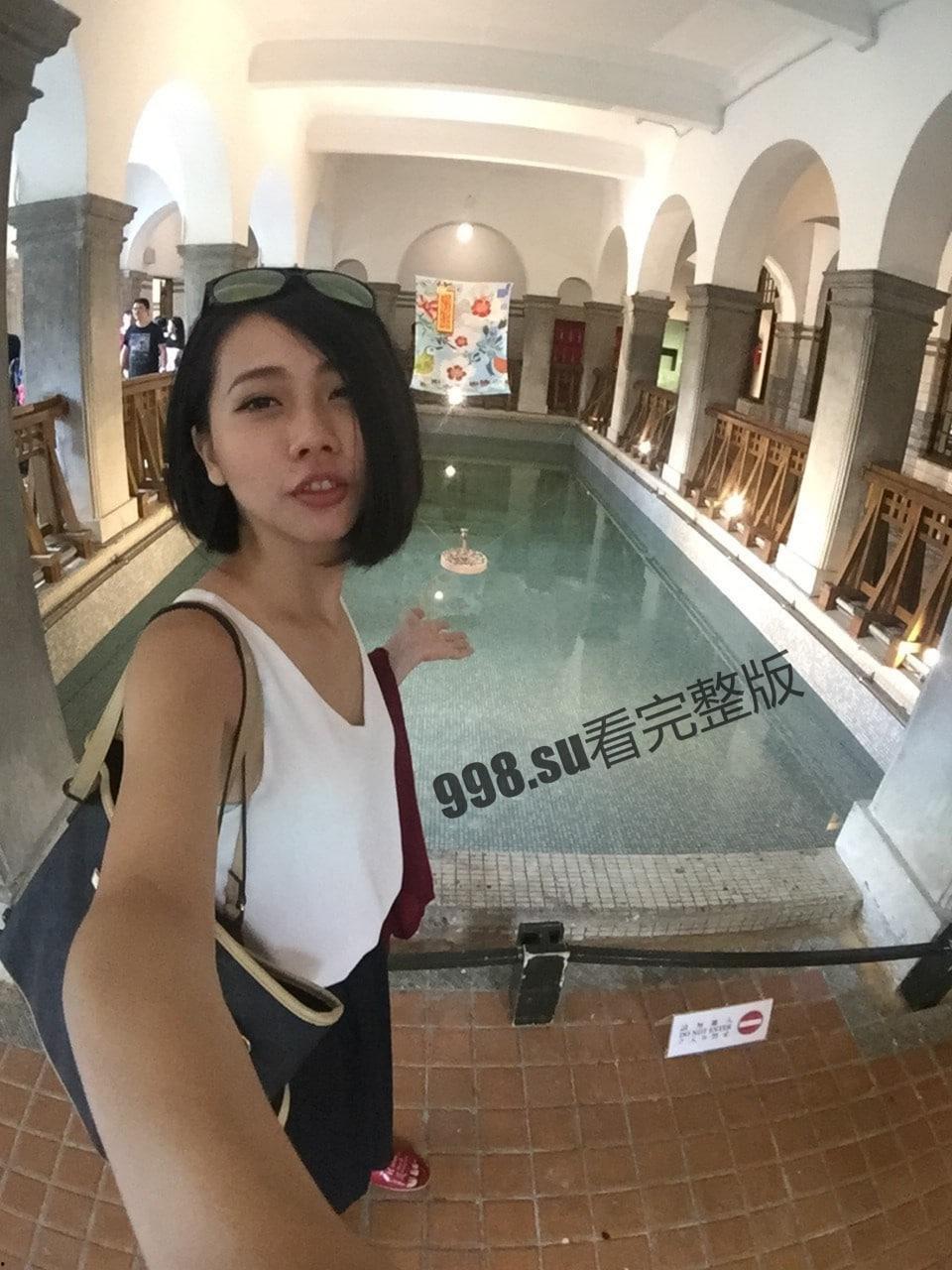 叼着避孕套的露脸小母狗！超骚大堂经理【小瑜】穿着工作服戴着肛塞卫生间拉出来舔一舔-1