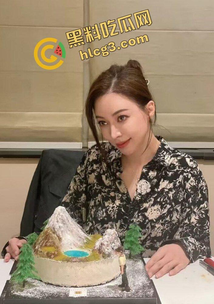 瓜友投稿曝光 宁波瑜伽反差美女『谢雨欣』白嫩小炮架 对镜爆操颜射淫荡至极!-1