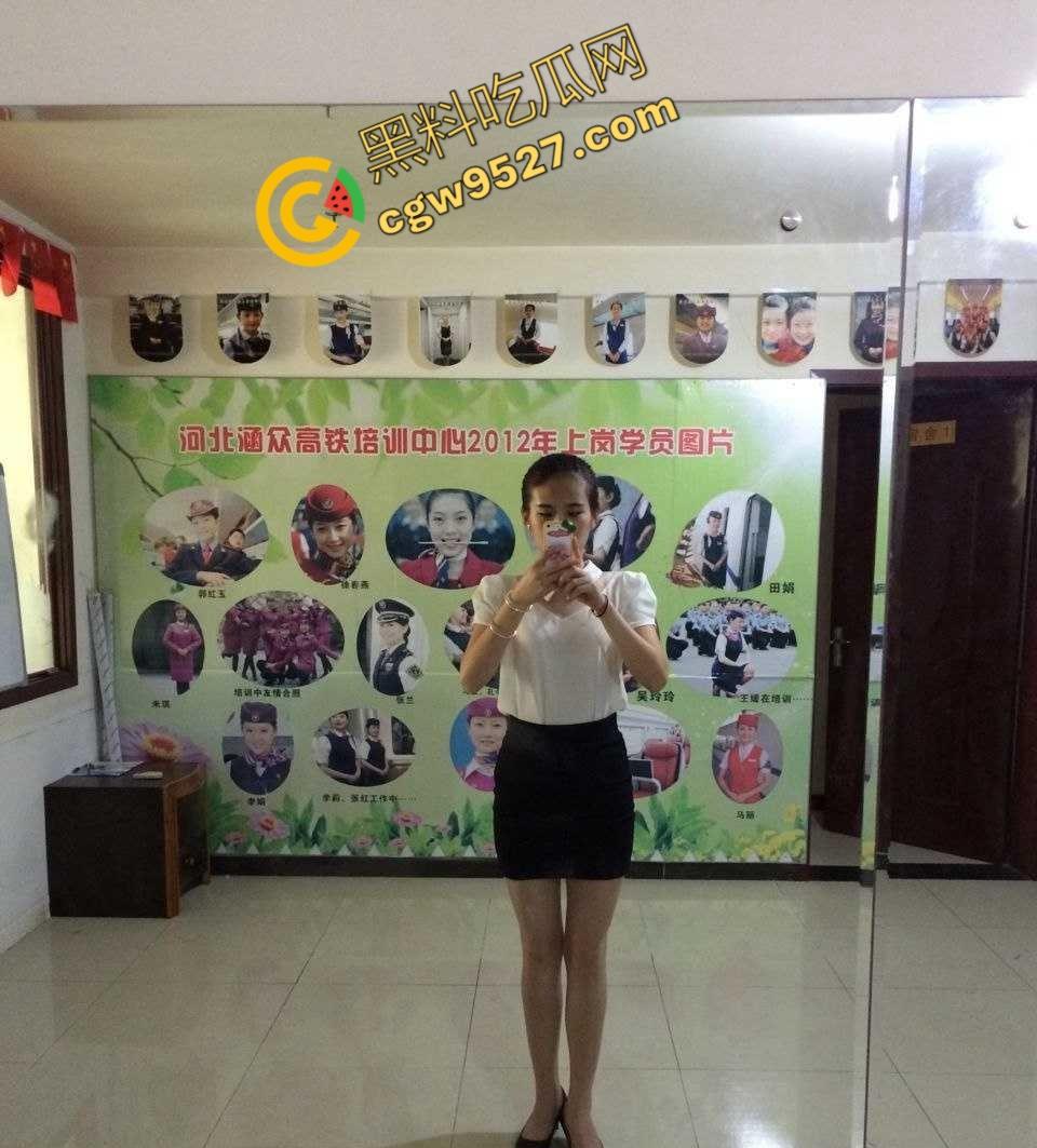 河北涵众高铁培训中心的不伦之恋！老师许佳佳的出轨与学生的激情，被学生调教十分淫荡-1