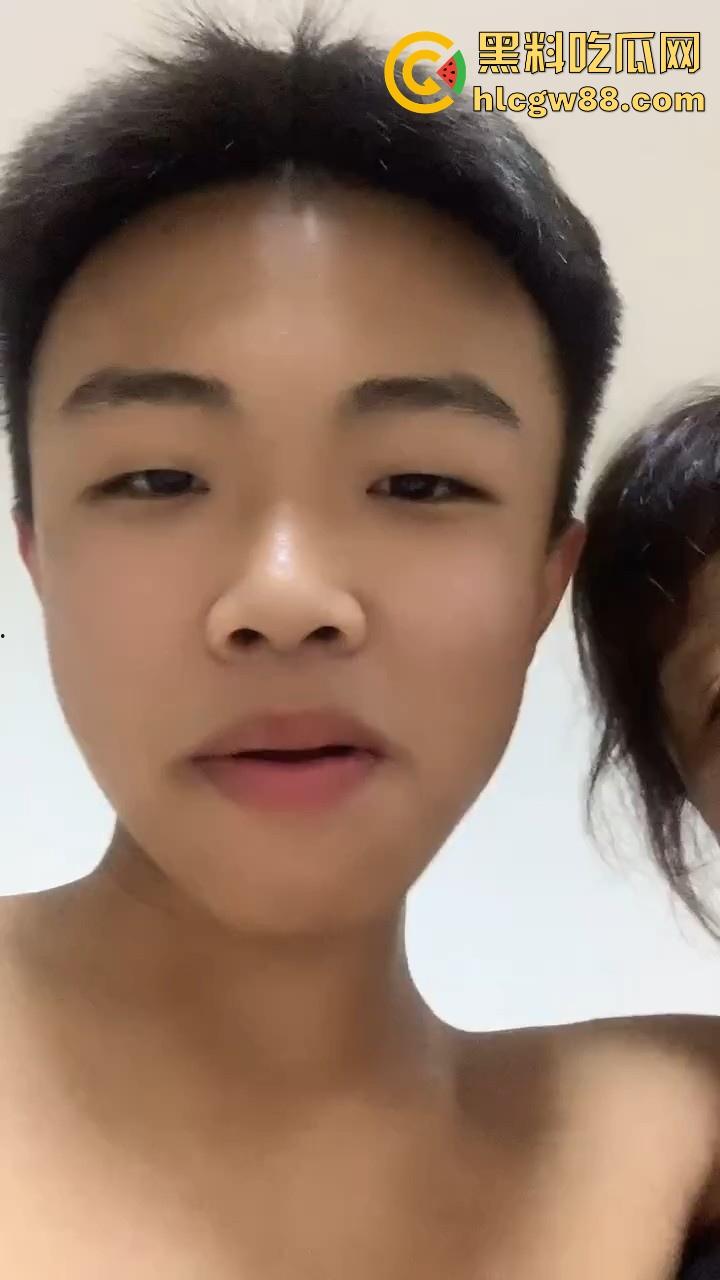 三十女人如老虎！精神小伙榜上熟女富婆 少妇身穿黑丝只为小情人更猛的抽插 性欲极强 小伙你顶不顶的住呀-1