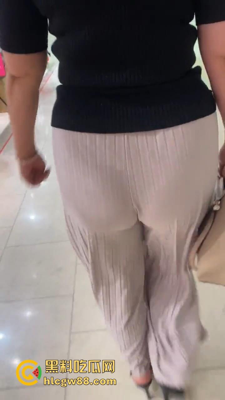 三十女人如老虎！精神小伙榜上熟女富婆 少妇身穿黑丝只为小情人更猛的抽插 性欲极强 小伙你顶不顶的住呀-4