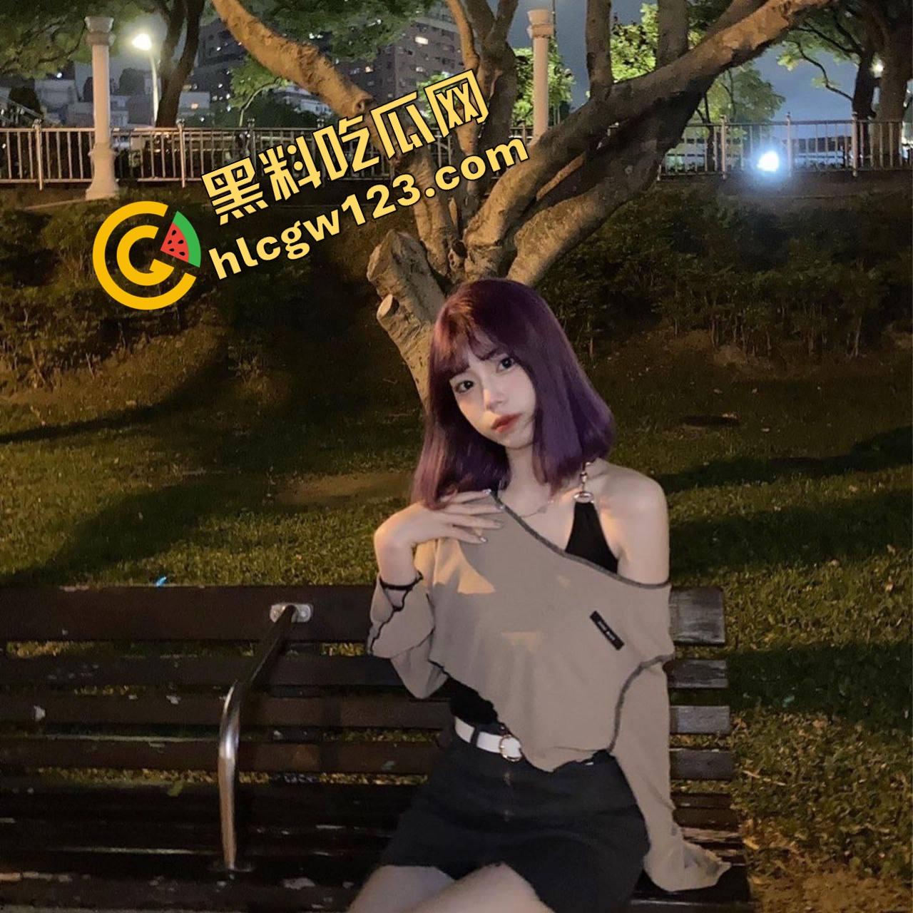 爸妈还在客厅看电视,弟弟偷偷溜进姐姐闺房强上亲姐,操的姐姐忍不住大叫...竟差点被爸妈发现!-1