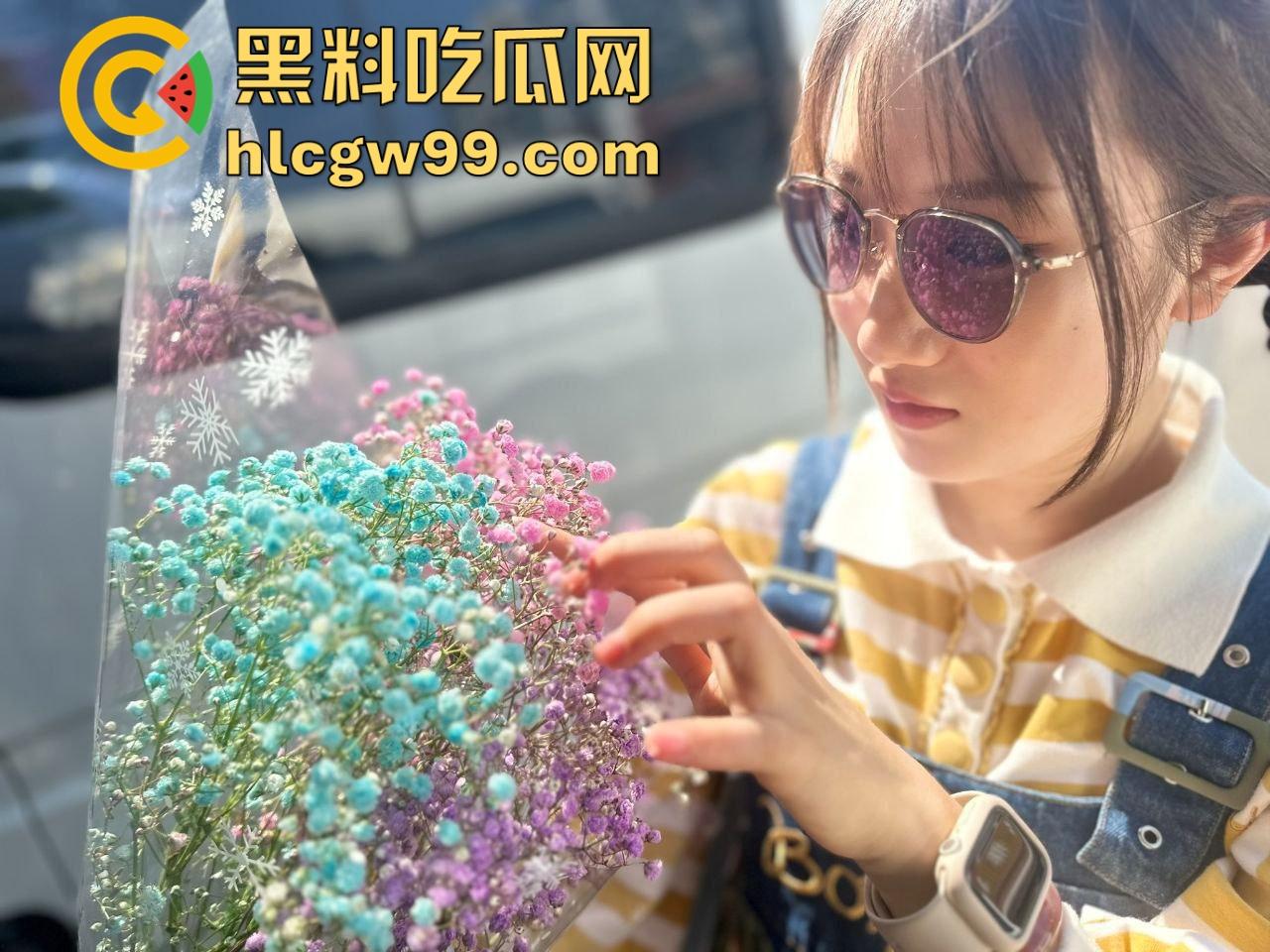 江西财经大学大二反差学妹【张莹莹】调教视频曝光，被巨屌金主调教成性奴 ，沉迷吃鸡无法自拔！-3