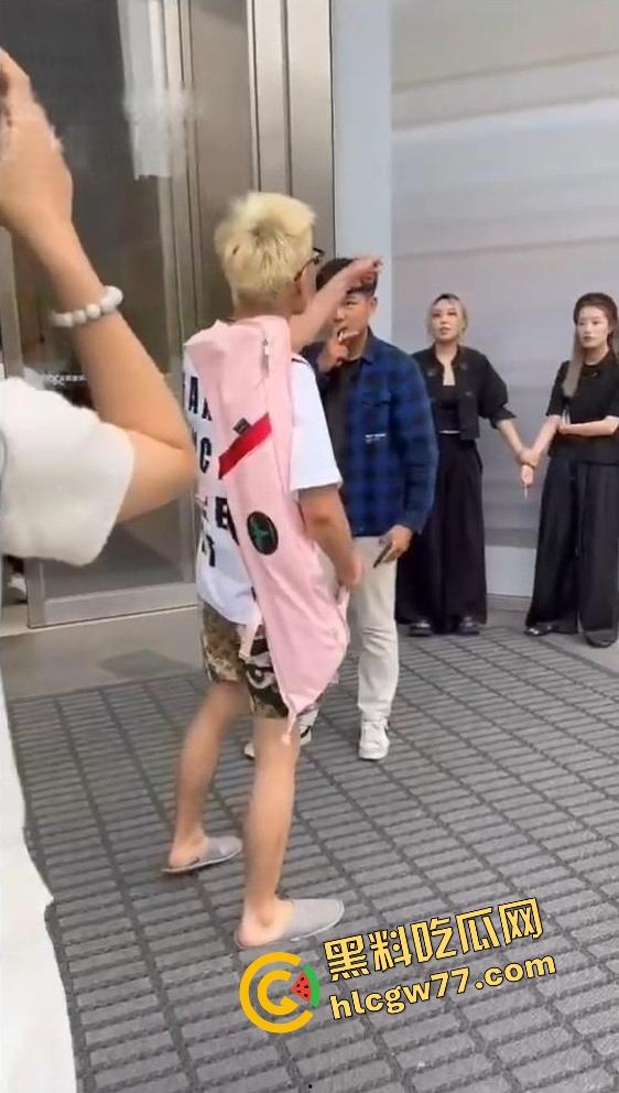 抖音精神小伙『周子磊』人设爆炸，舔粉网红转身自拍猛干6连发，评论区全是要资源的哥们！-12