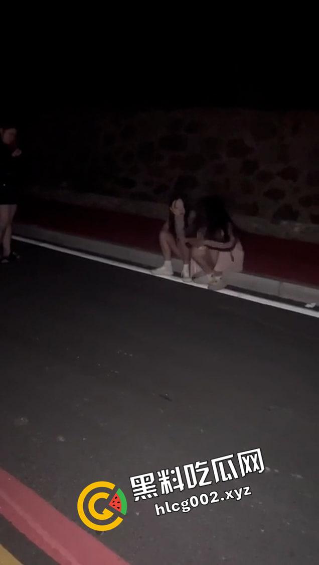 河南新县女孩被霸凌原视频  扇脸 吃烟头 飞踹 精神小妹们下手太狠了-6