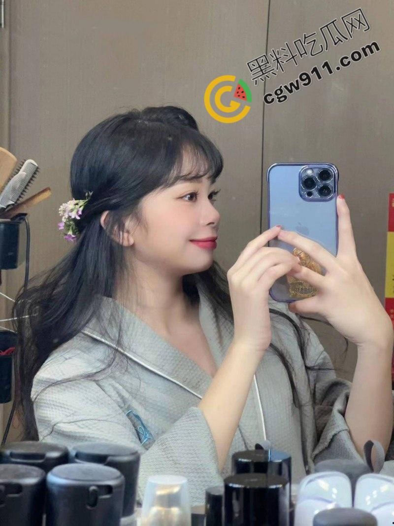 江苏无锡坐台女【陈馨阳】成功上岸后抛弃金主，与接盘侠光速闪婚，金主怒曝出性爱视频泄愤-5