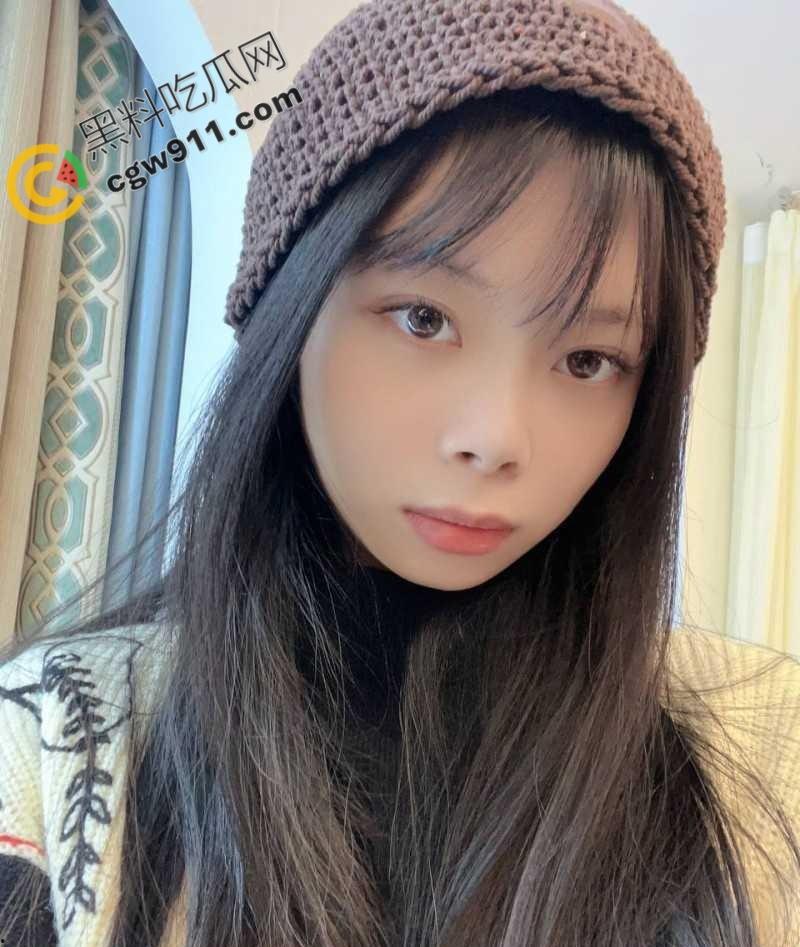 江苏无锡坐台女【陈馨阳】成功上岸后抛弃金主，与接盘侠光速闪婚，金主怒曝出性爱视频泄愤-8