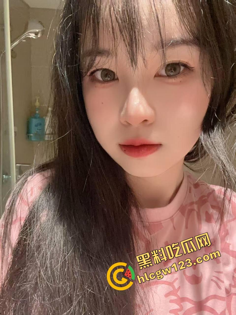 全公司都吃饭去了，只有我在工位被榨成豆腐脑，谁说办公室不能做爱？她一坐腿上直接开摸，肾保健逼我射！-2