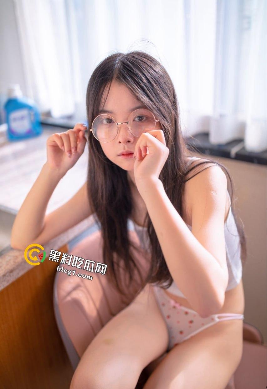 广州之行遇“白虎眼镜双面妹”！清纯眼镜妹摘镜后化身骚逼炮架-2