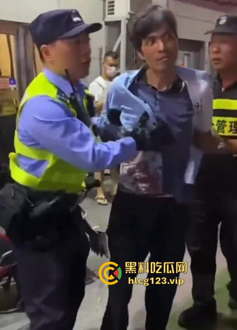 “古有双枪老太婆 现有双刀老太公”上海松江区庙前街沃尔玛商城发生随机砍人事件！目击第一现场！-3