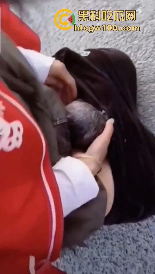 海南孕妇突然临产，围观群众路人见其纷纷帮忙，孩子顺利出生！！！-5