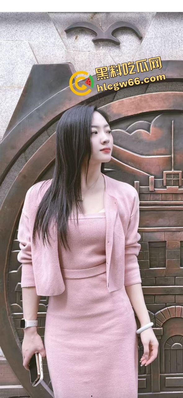 厦门老哥调教爱宠如母狗！街头穿情趣装趴地学狗叫，进男厕舔小便池，一边舔着还一脸享受！-7