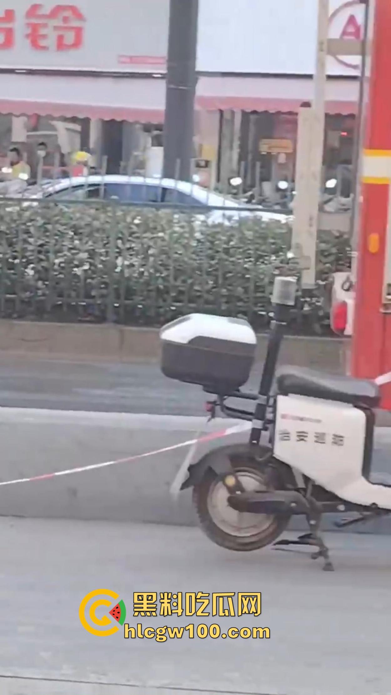 杭州拱墅区华中南路地铁站附近水泥罐开裂，粉尘喷溅路人瞬间变雕像，巨响震楼吓坏住户！-3