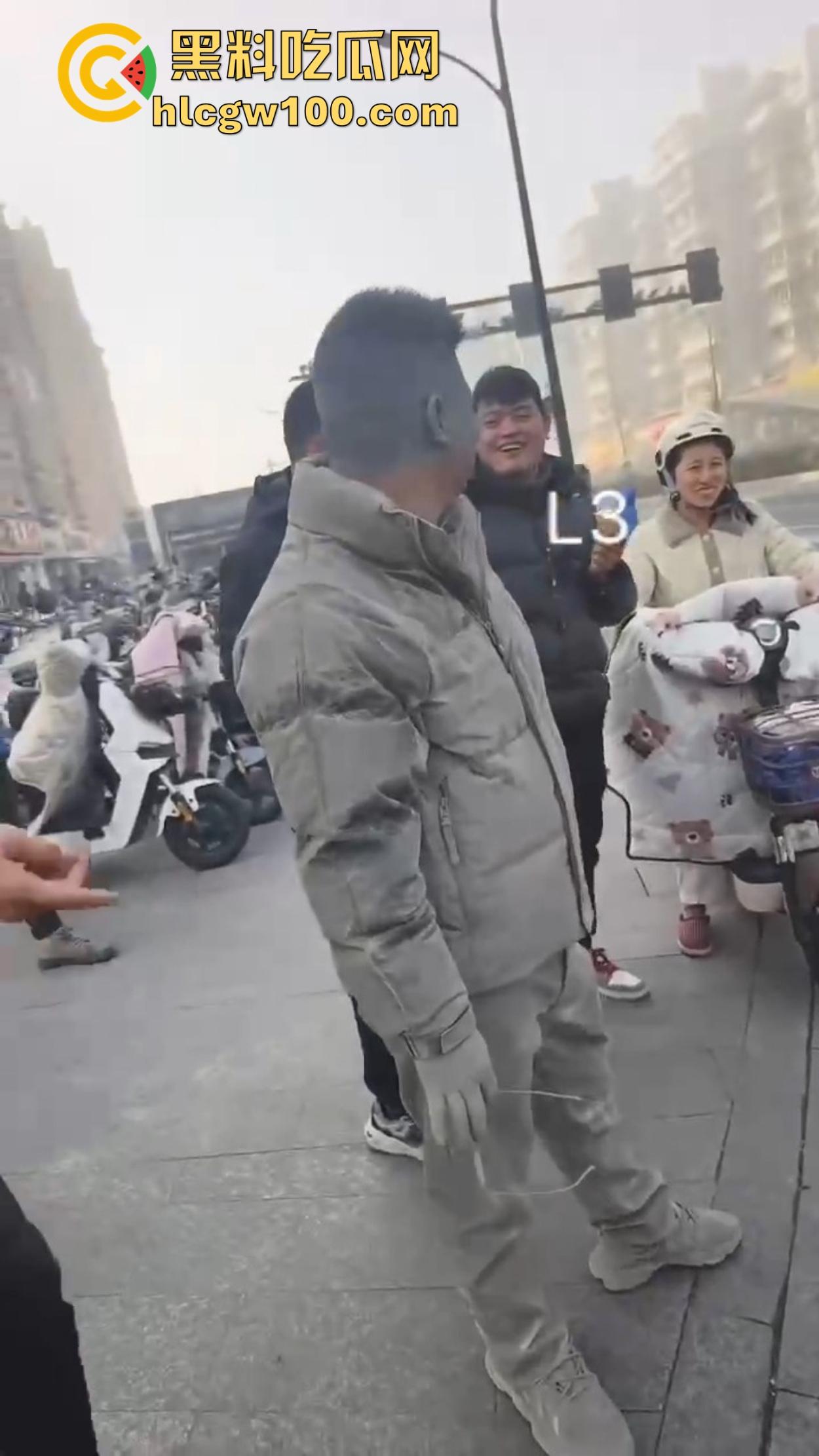 杭州拱墅区华中南路地铁站附近水泥罐开裂，粉尘喷溅路人瞬间变雕像，巨响震楼吓坏住户！-8