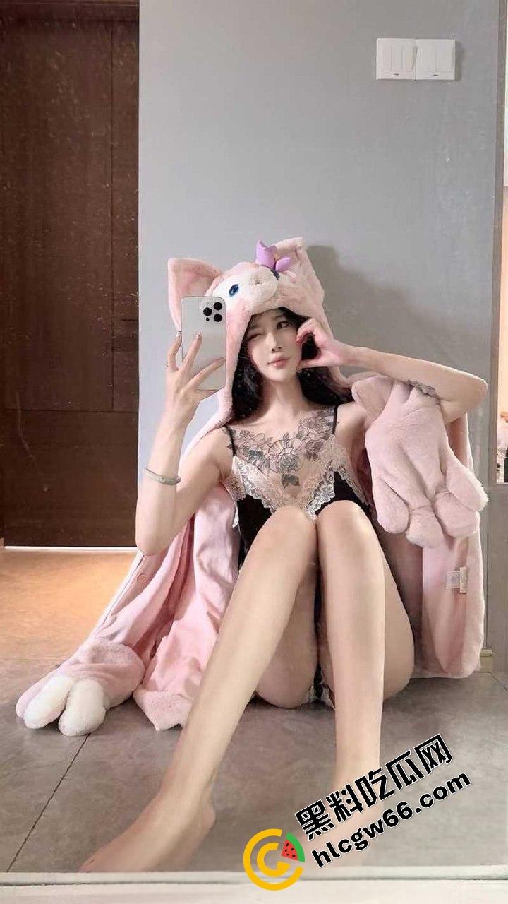 武汉王者女神【毛安琪】线下成鸡，王者上分换操一炮1500，小穴蹭几下就流水，果然游戏打得骚逼也松！-5