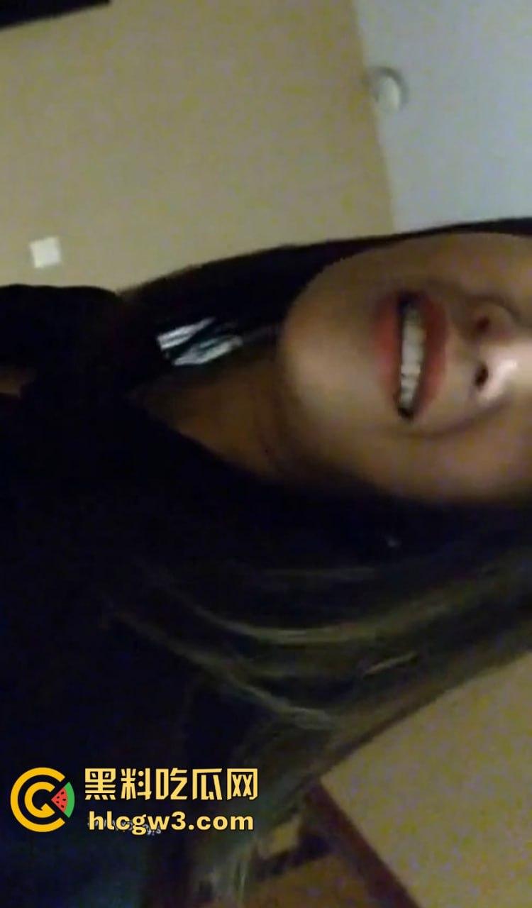 398找技师打飞机 98号人妻少妇手活太绝几下就弄出来 周末了瓜友们加油站安排上了吗？-6