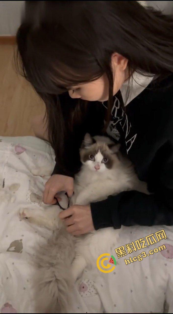 杭州医学院校园甜妹白嫩学生妹『沈谭』被多金大哥包养 带去家中抽插嫩逼 一个字 嫩！-2