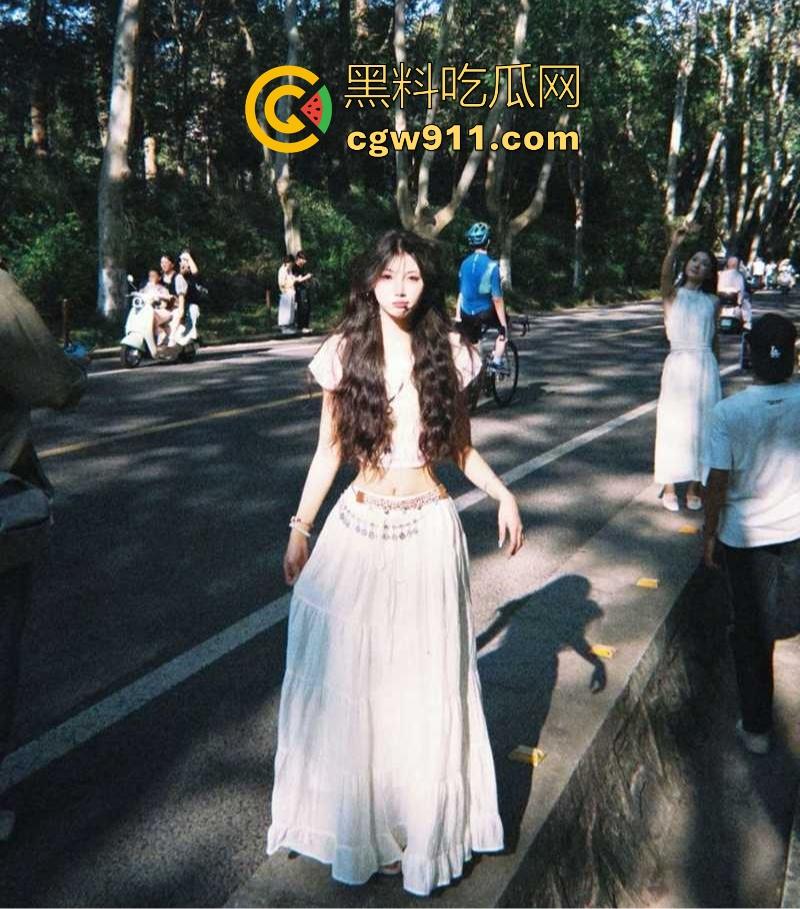 南京理工大学清纯学妹【陆永欣】蜂腰翘臀极品颜值，男友无套猛操内射颜射，露脸性爱视频曝光！-4