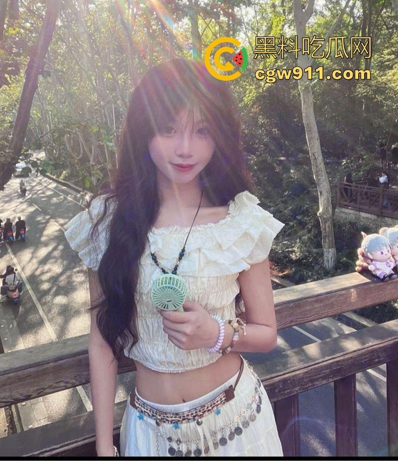 南京理工大学清纯学妹【陆永欣】蜂腰翘臀极品颜值，男友无套猛操内射颜射，露脸性爱视频曝光！-8