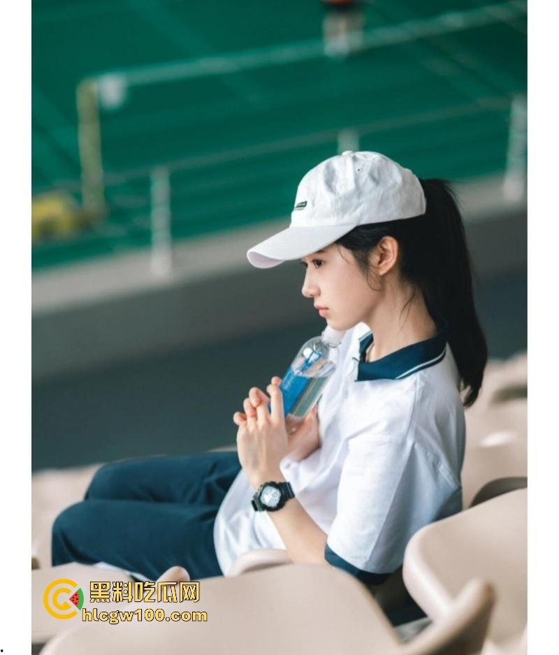 中央戏剧学院外围女【圈圈】特斯拉车震直播，主动送炮邀请群友内射骚穴，被操哭展现母狗本色！-12