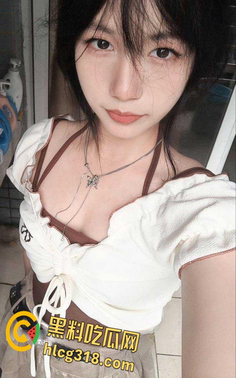 推特网红反差【清原】，稚嫩大学生酒店全裸，白虎嫩穴太紧，被露脸猛干逼肿潮喷 ！-1