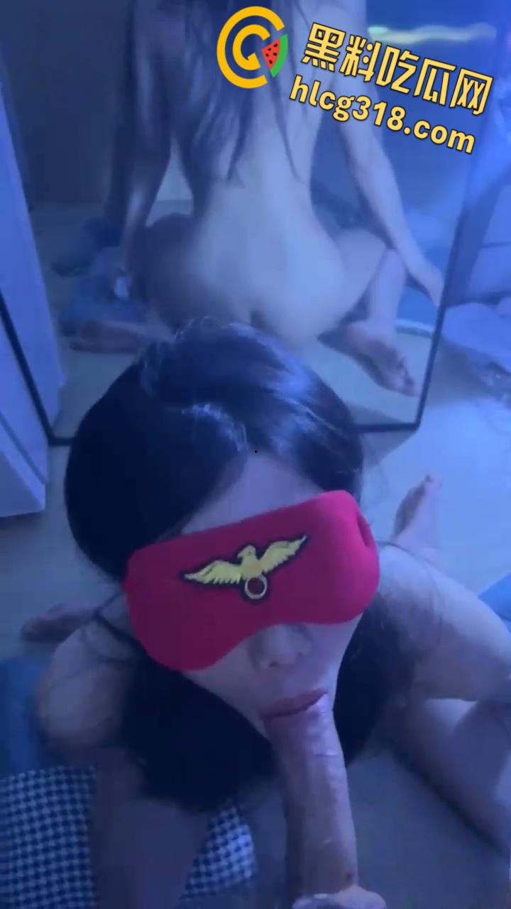 南昌大学极品御姐【沈嫒宁】，对着镜子蒙眼口交，后入时小穴夹的紧紧的，死死抓紧被子，这身材不愧是舞蹈生！-6