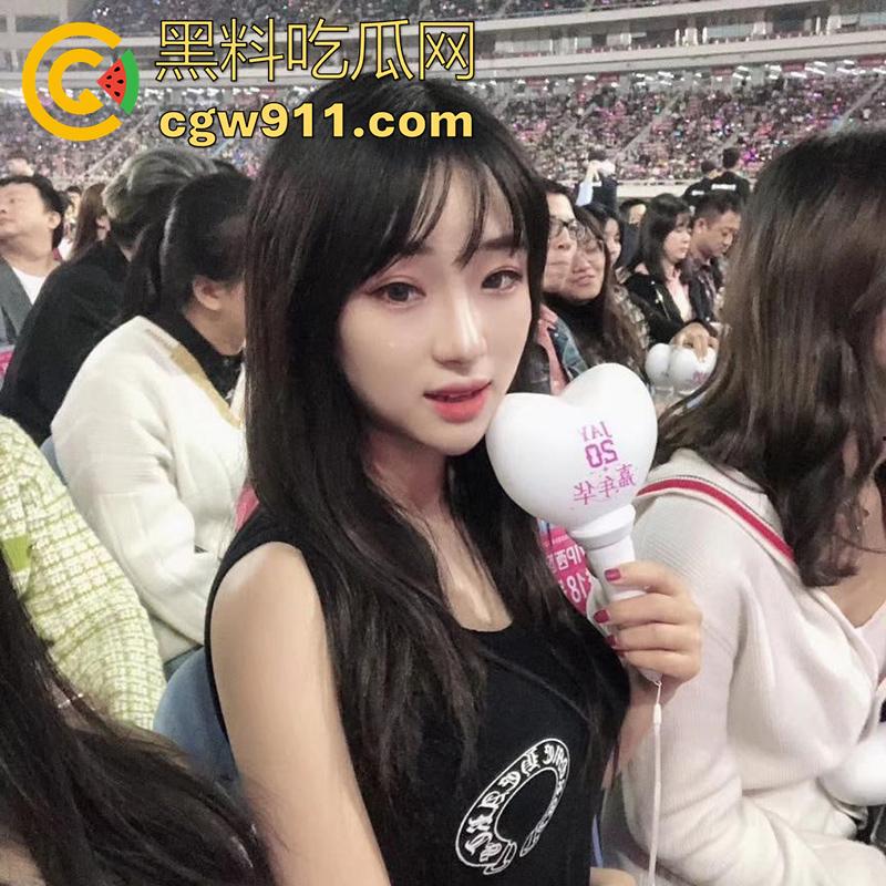 湖南中医药校花【周思思】,逆天长腿身材火辣,被曝竟然是空降小妹,黄播平台名叫【去一个软喵喵】,骚逼事迹被彻底曝光!-1