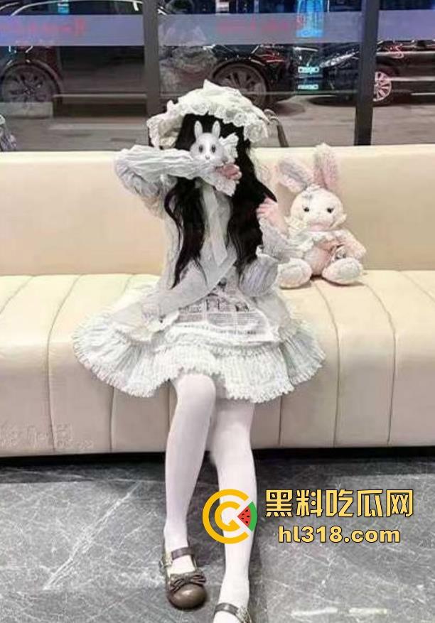 海角乱伦，真实破处女友的妹妹，从开始的害羞到后面的高潮痉挛 ，无套内射把她粉嫩的小穴塞满了！-1