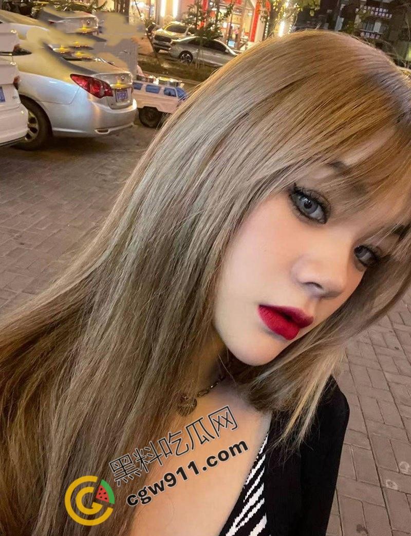 江西南昌【刘雯】与炮友约炮视频流出，大满背小花臂极品骚货，狂野骑乘急速爆轰，挑逗尖叫撩人心弦-3