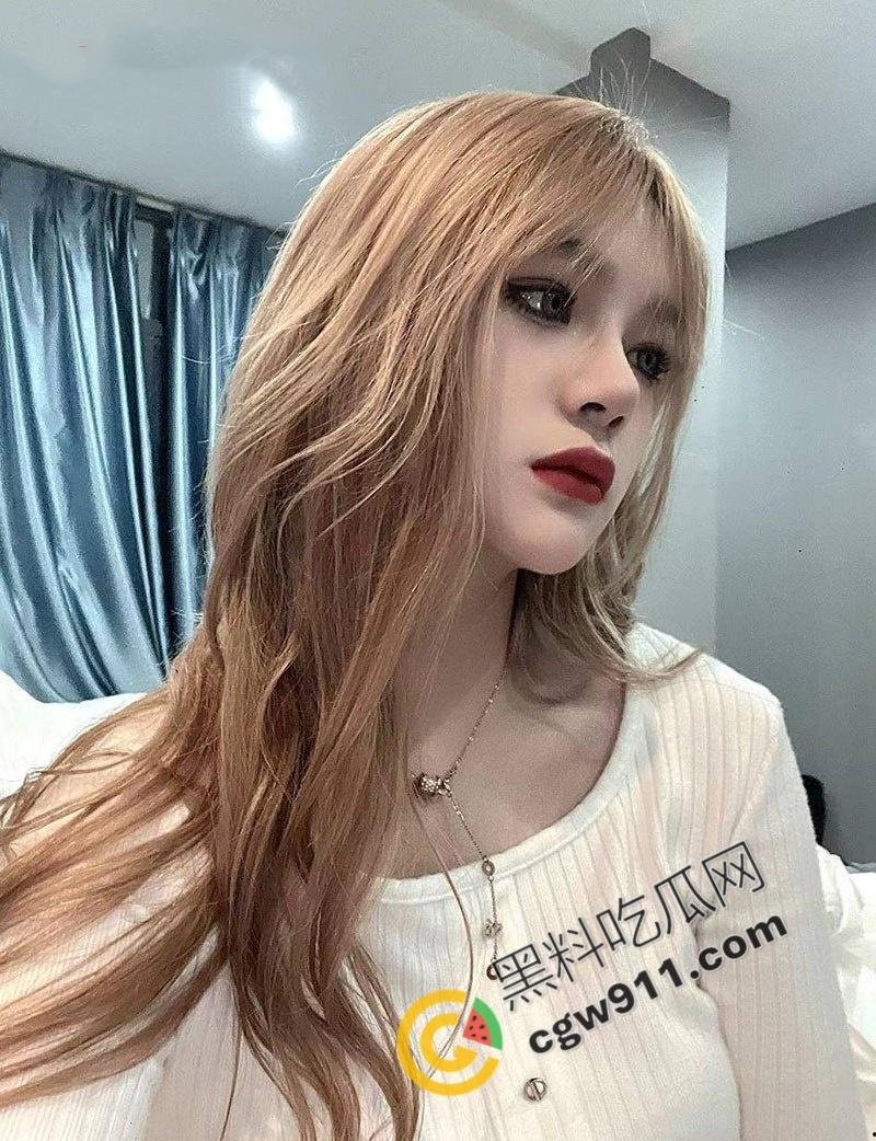 江西南昌【刘雯】与炮友约炮视频流出，大满背小花臂极品骚货，狂野骑乘急速爆轰，挑逗尖叫撩人心弦-5