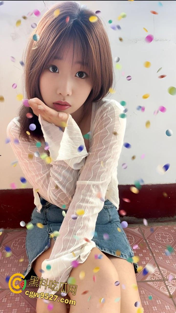 杭州空瓶子酒吧气氛组【张欣慧】，被社会小伙调教成性奴母狗，还带去给兄弟一起操，真是白瞎了！-1