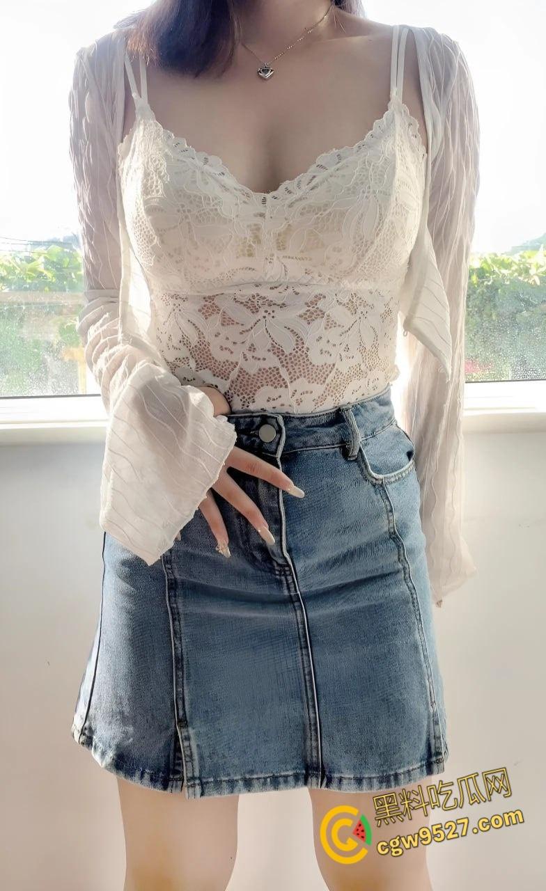 杭州空瓶子酒吧气氛组【张欣慧】，被社会小伙调教成性奴母狗，还带去给兄弟一起操，真是白瞎了！-3