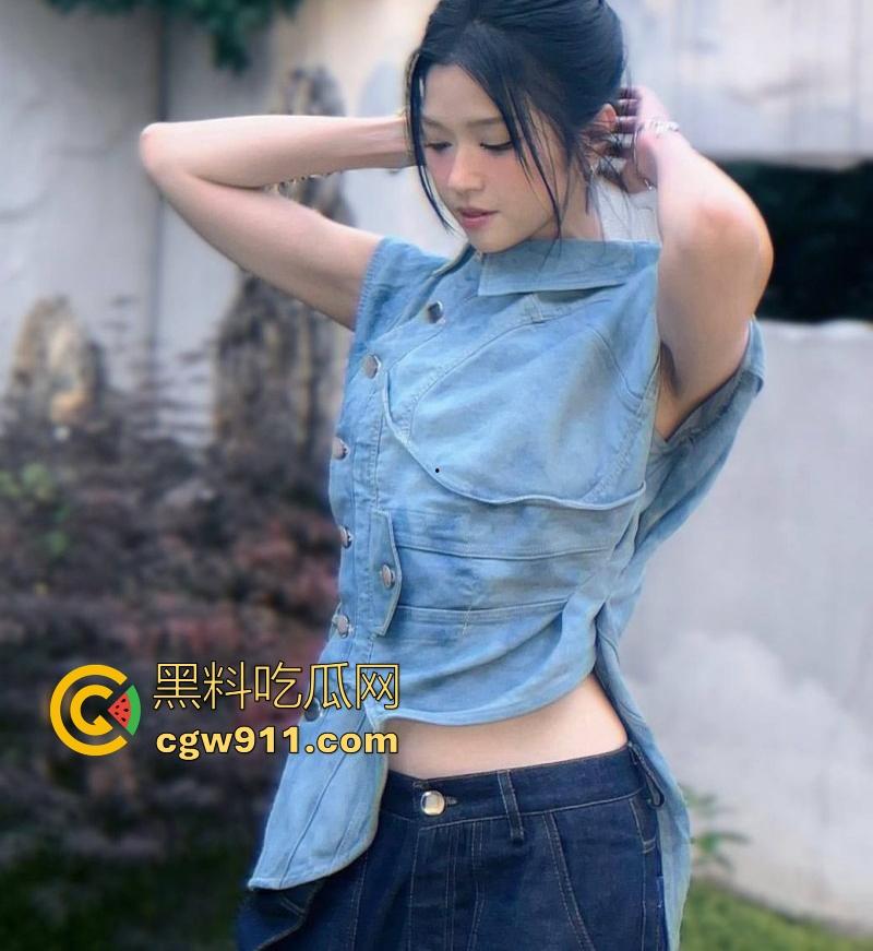 上海大学性感御姐【徐玥莹】与炮友性爱视频泄漏,炮友粗大鸡巴直插粉嫩骚穴,啪啪声震耳,直戳你的原始欲望!-1