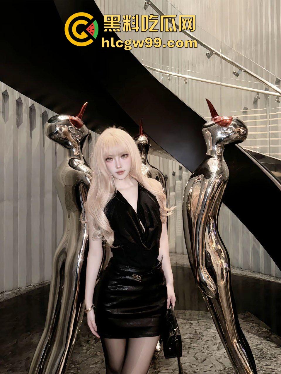 抖音极品黑丝御姐骚鸡【小猫饱饱】6万粉丝背地的母狗故事，伺候富二代玩弄美穴舔逼还拉丝！独家原创曝光流出！-4