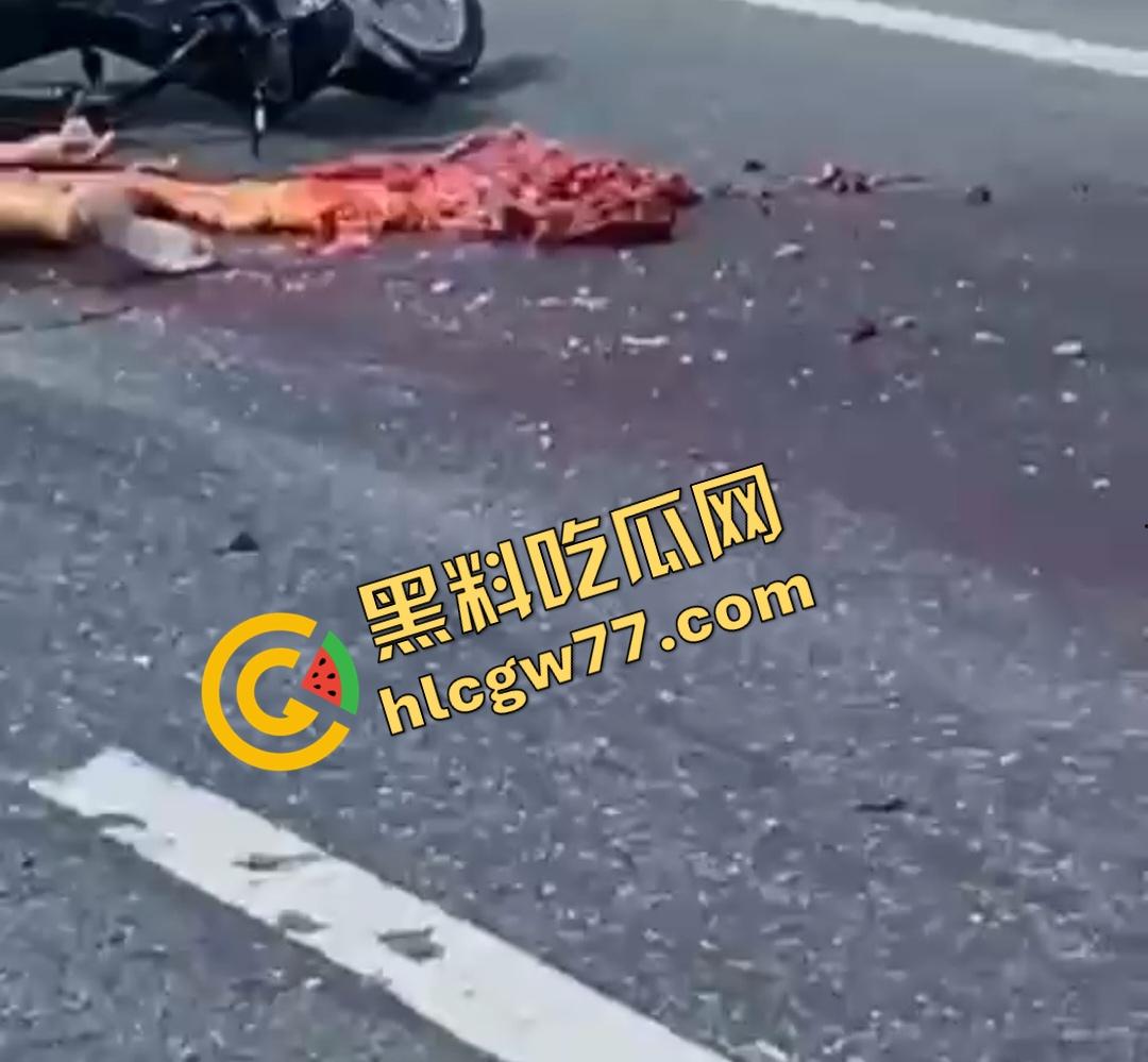 巴西若昂佩索阿摩托车手脸撕裂头断身碎！血腥车祸脸直接撕裂开，路人还想上去捡肾脏！-7
