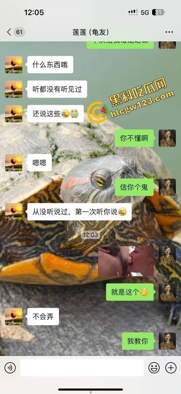 小区楼下遛乌龟竟钓到邻居骚少妇39岁『张珊珊』口活惊艳，屁股一摇榨汁三升，送龟送到床上操！-4