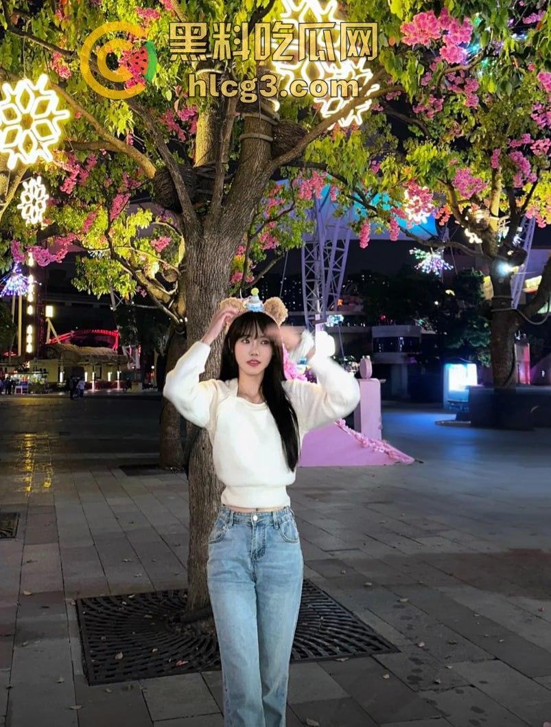 抖音主播『核爆肘子』直播遇到搞笑男大，说要看入学通知书？实则是入穴通知书！-2