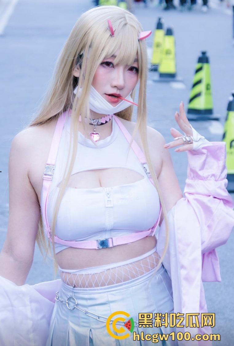 大城市漫展就是狠 不是内场去不起而是外场更有性价比 妹子敢脱不怕冷 锁骨短裙大腿全都露衣服越少越专业！-2