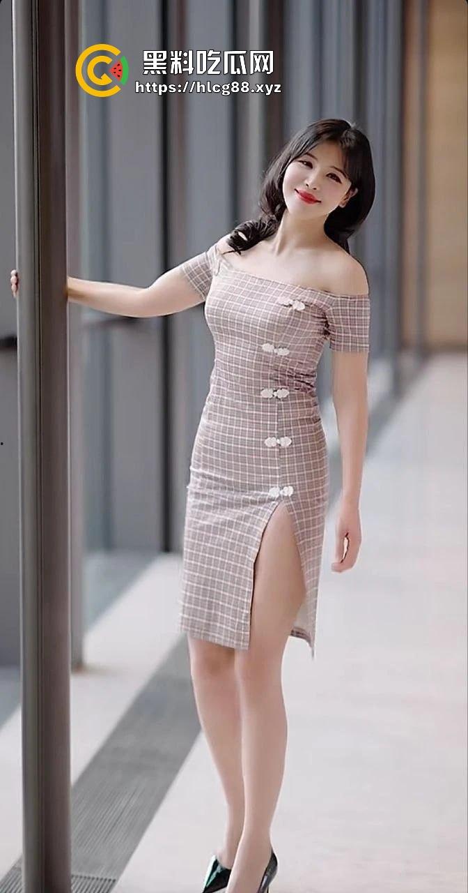 抖音巨乳嫩妹【刘钰儿yuer】顶级私拍泄露，口交深喉化身榨精魔人，露脸性爱高潮不断！-3