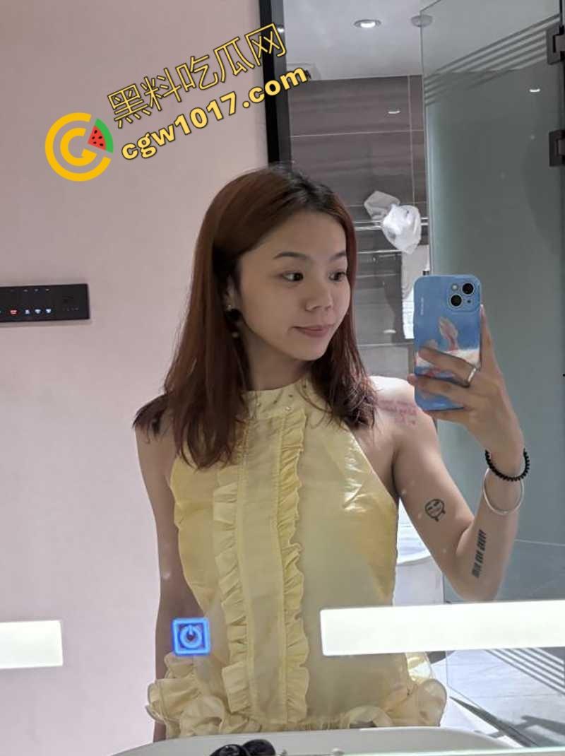 四川极品短发小少妇【汪梦霏】喜欢镜前做爱!边交欢边拍自己淫态,玩裸聊举奶挑逗,全程露脸表情骚极!-1